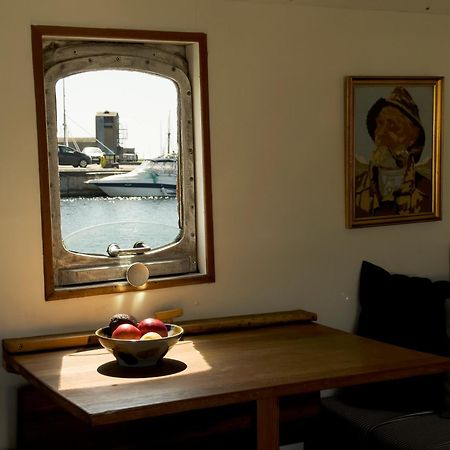 Varra Water - Unique Boat Accomodation - Bornholm - Fjaelstavn Nexo Luaran gambar