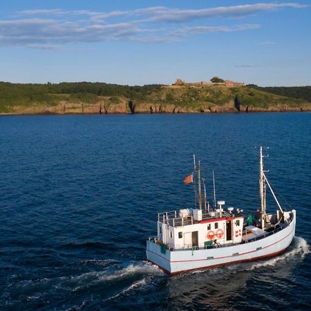 Varra Water - Unique Boat Accomodation - Bornholm - Fjaelstavn Nexo Luaran gambar