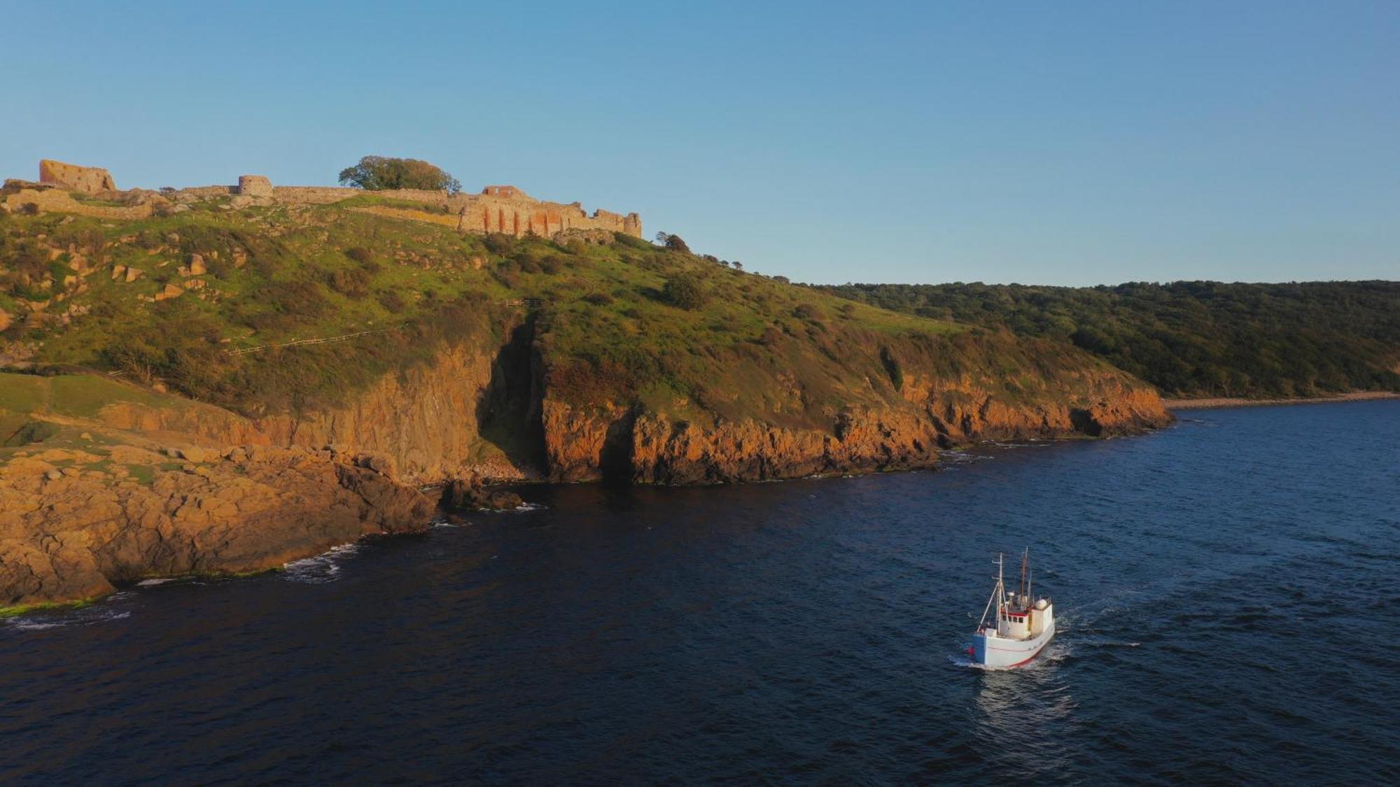 Varra Water - Unique Boat Accomodation - Bornholm - Fjaelstavn Nexo Luaran gambar