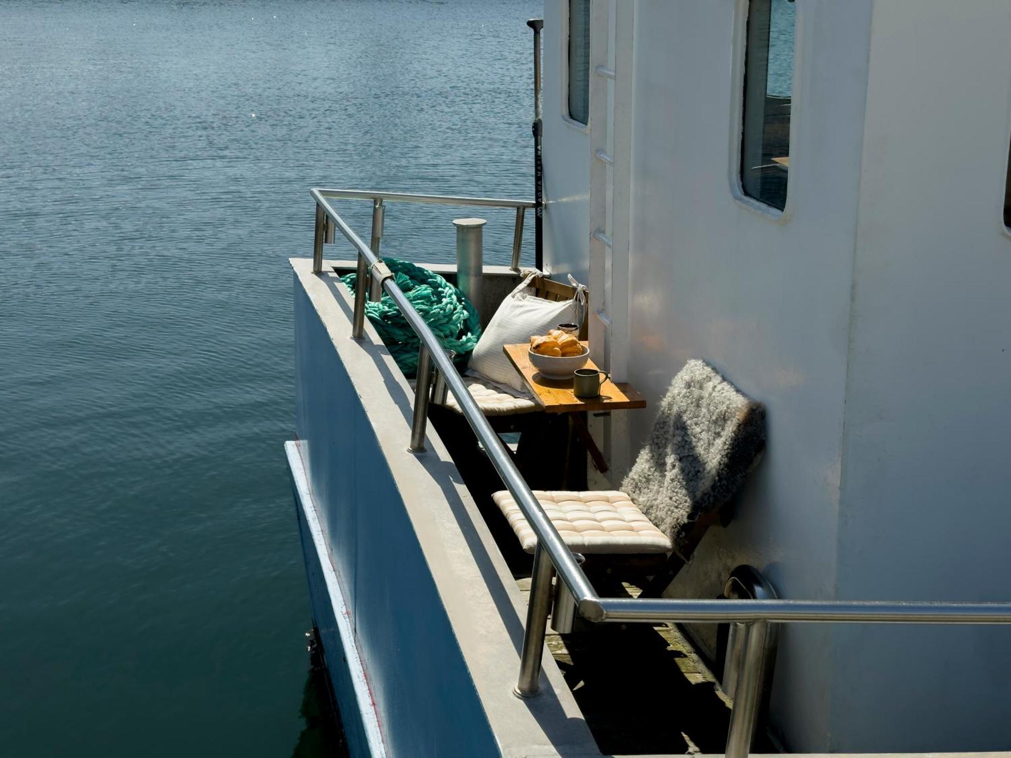 Varra Water - Unique Boat Accomodation - Bornholm - Fjaelstavn Nexo Luaran gambar