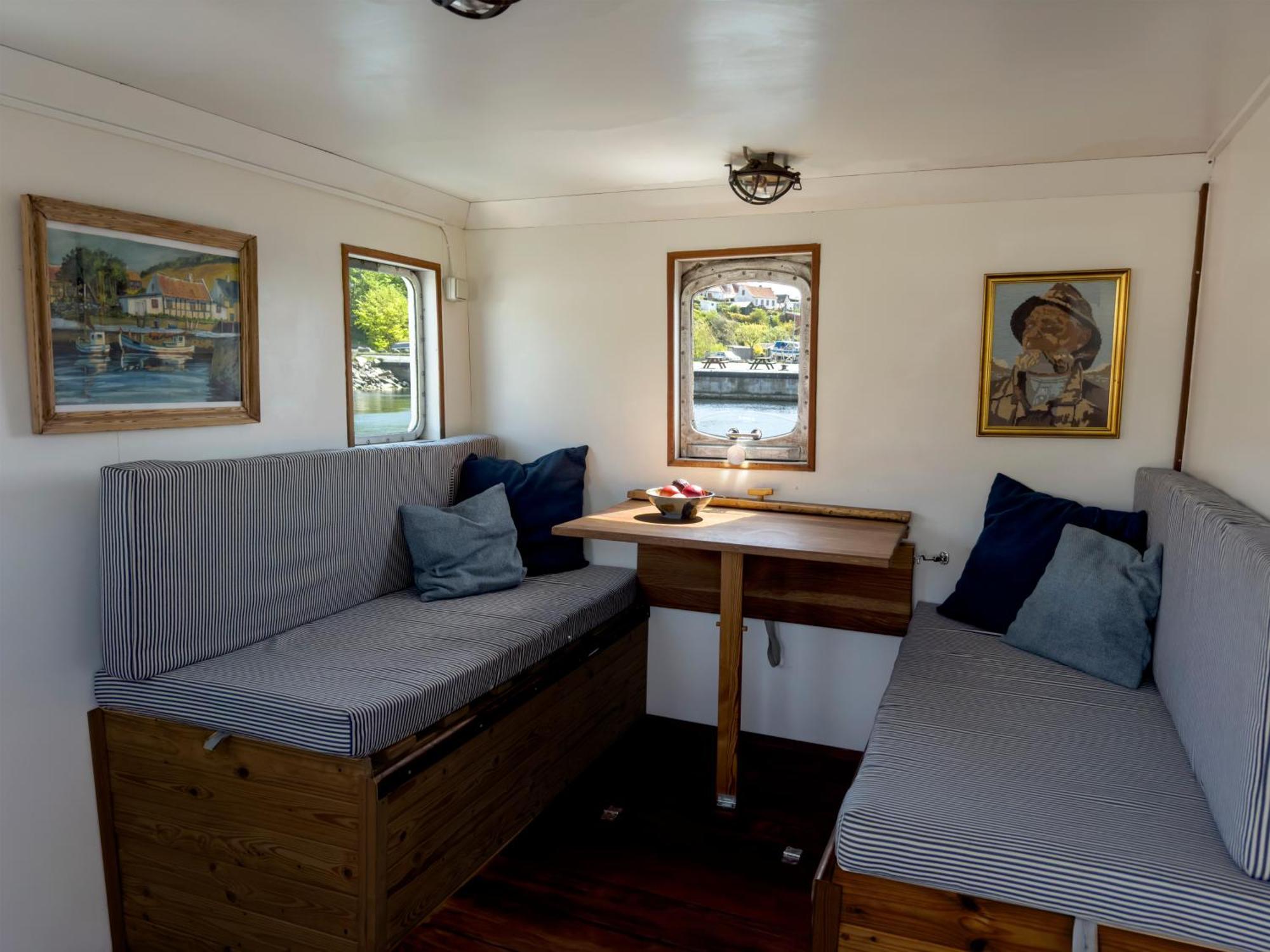Varra Water - Unique Boat Accomodation - Bornholm - Fjaelstavn Nexo Luaran gambar